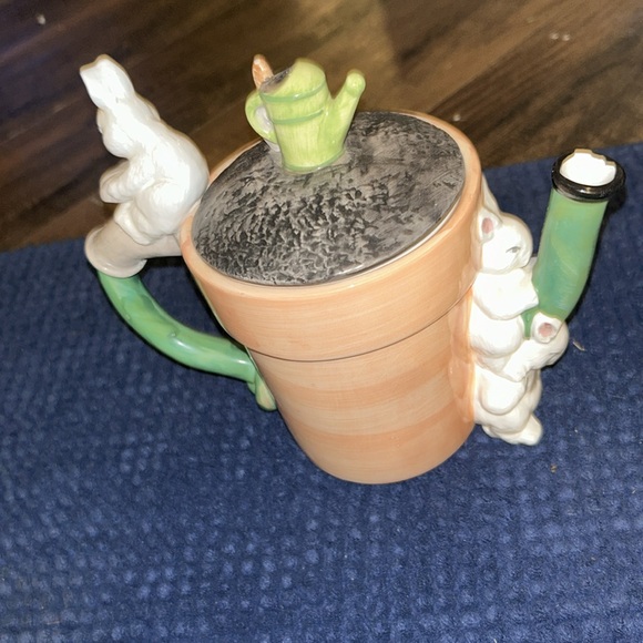 Vintage Lilian Venon Flower Pot Bunny Rabbits Teapot Virginia Beach Virginia - Picture 2 of 9